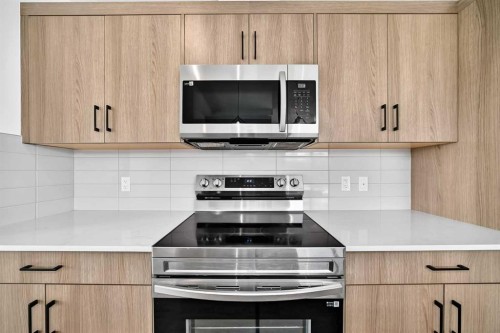 3101-55 Lucas Way Nw, Calgary, AB - Indoor Photo Showing Kitchen