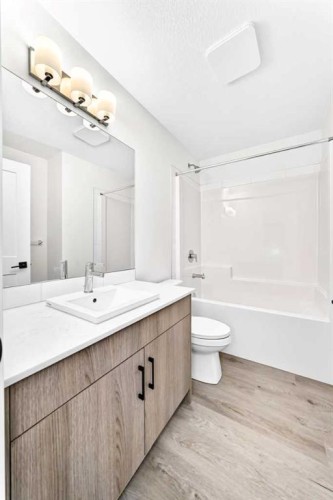 3101-55 Lucas Way Nw, Calgary, AB - Indoor Photo Showing Bathroom