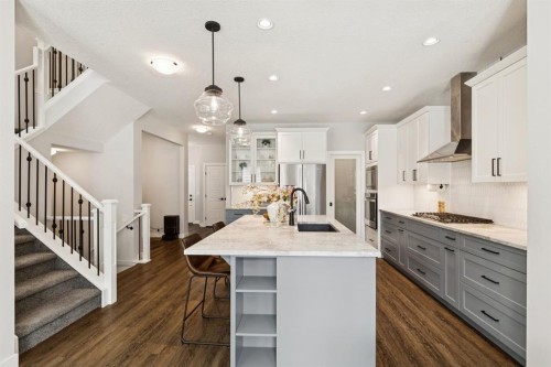 36 Crestbrook Link Sw, Calgary, AB - Indoor Photo Showing Kitchen With Upgraded Kitchen