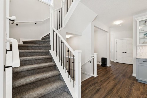 36 Crestbrook Link Sw, Calgary, AB - Indoor Photo Showing Other Room