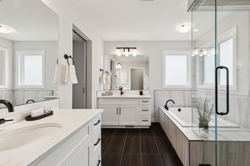 36 Crestbrook Link Sw, Calgary, AB - Indoor Photo Showing Bathroom