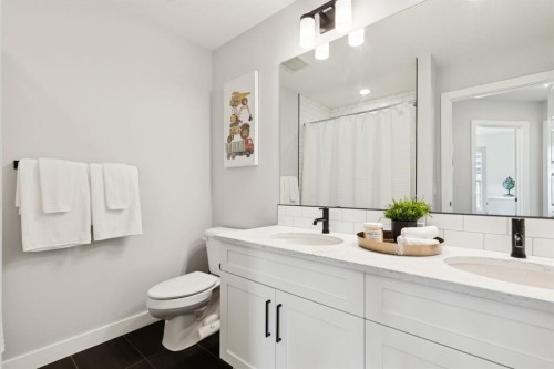 36 Crestbrook Link Sw, Calgary, AB - Indoor Photo Showing Bathroom