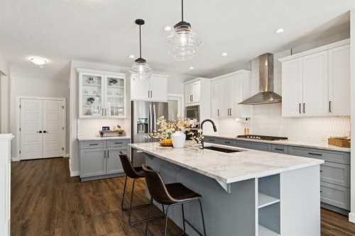 36 Crestbrook Link Sw, Calgary, AB - Indoor Photo Showing Kitchen With Upgraded Kitchen