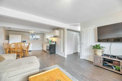 389 Strathford Crescent, Strathmore, AB - Indoor Photo Showing Living Room
