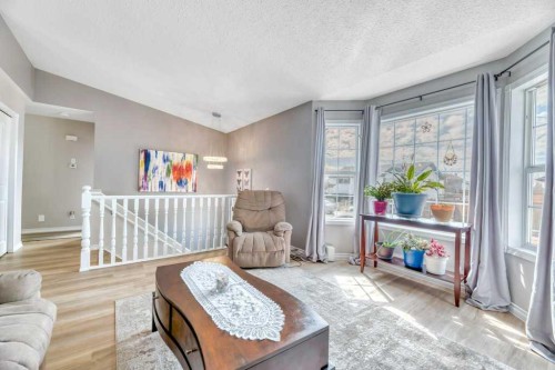 389 Strathford Crescent, Strathmore, AB - Indoor Photo Showing Living Room