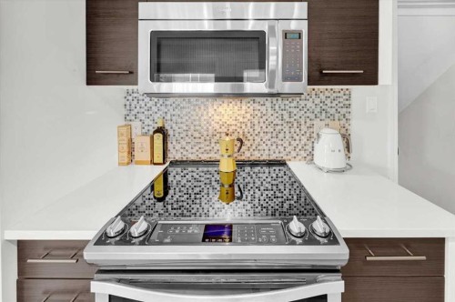 674 Regal Park Ne, Calgary, AB - Indoor Photo Showing Kitchen