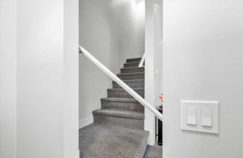 674 Regal Park Ne, Calgary, AB - Indoor Photo Showing Other Room
