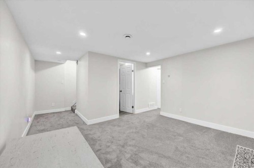 674 Regal Park Ne, Calgary, AB - Indoor Photo Showing Other Room