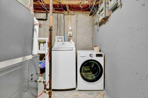 674 Regal Park Ne, Calgary, AB - Indoor Photo Showing Laundry Room