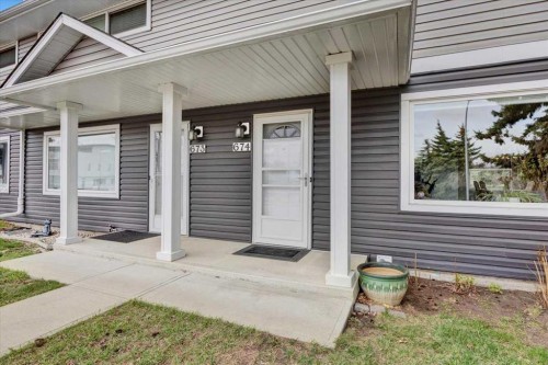674 Regal Park Ne, Calgary, AB - Outdoor