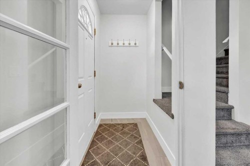 674 Regal Park Ne, Calgary, AB - Indoor Photo Showing Other Room