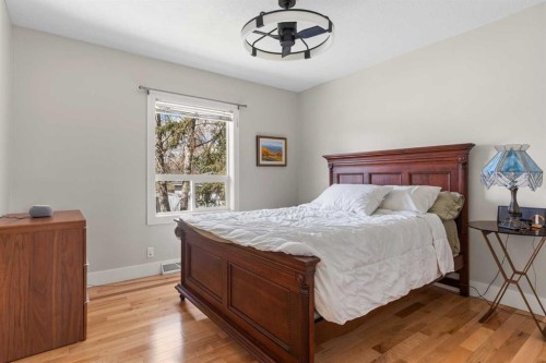 6619 18 Street Se, Calgary, AB - Indoor Photo Showing Bedroom