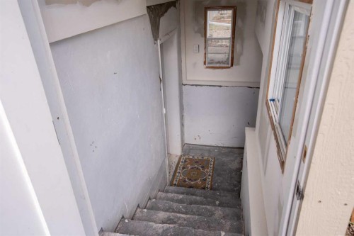 6619 18 Street Se, Calgary, AB - Indoor Photo Showing Other Room
