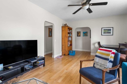 6619 18 Street Se, Calgary, AB - Indoor Photo Showing Living Room