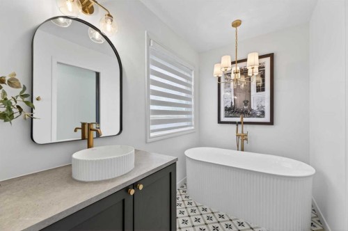85 Boulder Creek Manor Se, Langdon, AB - Indoor Photo Showing Bathroom