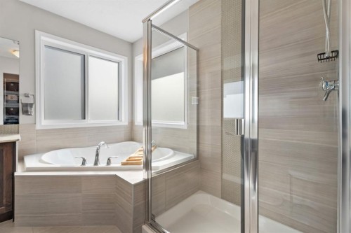 49 Kingsbridge Place Se, Airdrie, AB - Indoor Photo Showing Bathroom