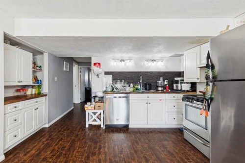 28 Templegreen Bay Ne, Calgary, AB - Indoor Photo Showing Kitchen With Stainless Steel Kitchen