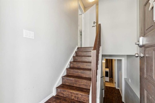 28 Templegreen Bay Ne, Calgary, AB - Indoor Photo Showing Other Room