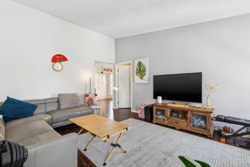 28 Templegreen Bay Ne, Calgary, AB - Indoor Photo Showing Living Room