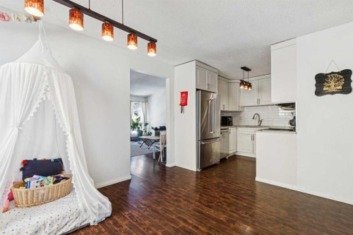 28 Templegreen Bay Ne, Calgary, AB - Indoor Photo Showing Kitchen
