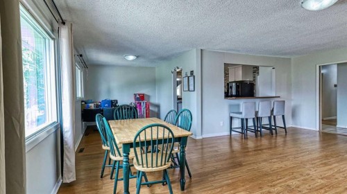 5924 Bow Crescent Nw, Calgary, AB - Indoor Photo Showing Dining Room