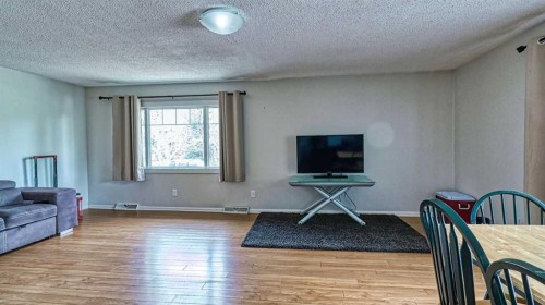 5924 Bow Crescent Nw, Calgary, AB - Indoor Photo Showing Other Room