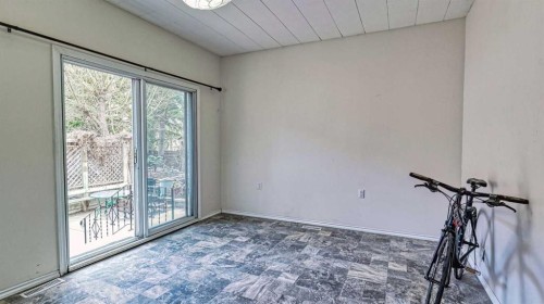 5924 Bow Crescent Nw, Calgary, AB - Indoor Photo Showing Other Room