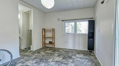 5924 Bow Crescent Nw, Calgary, AB - Indoor Photo Showing Other Room