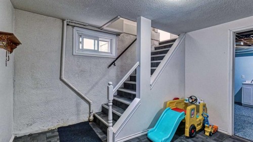 5924 Bow Crescent Nw, Calgary, AB -  Photo Showing Other Room