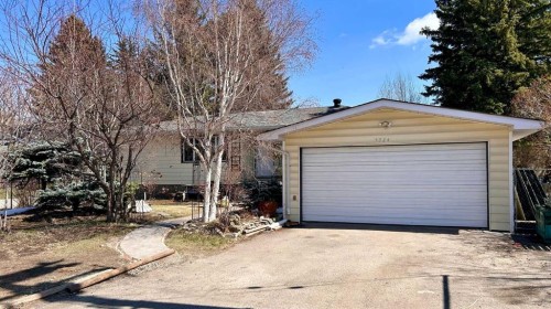 5924 Bow Crescent Nw, Calgary, AB - Outdoor