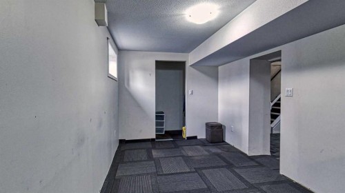 5924 Bow Crescent Nw, Calgary, AB - Indoor Photo Showing Other Room