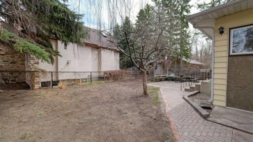 5924 Bow Crescent Nw, Calgary, AB - Outdoor