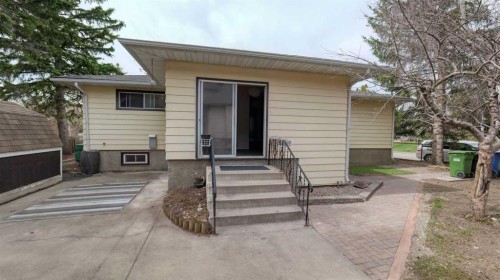 5924 Bow Crescent Nw, Calgary, AB - Outdoor With Exterior