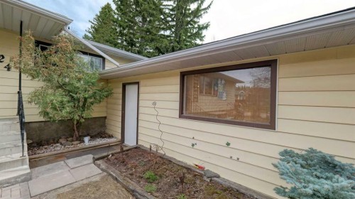 5924 Bow Crescent Nw, Calgary, AB - Outdoor With Exterior
