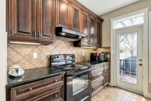 72 Wentworth Crescent Sw, Calgary, AB - Indoor Photo Showing Kitchen