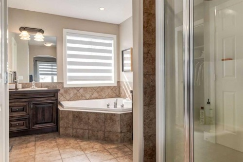 72 Wentworth Crescent Sw, Calgary, AB - Indoor Photo Showing Bathroom