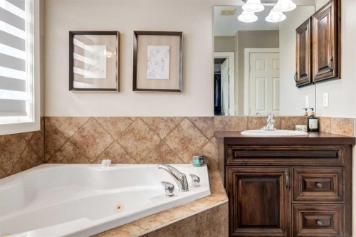 72 Wentworth Crescent Sw, Calgary, AB - Indoor Photo Showing Bathroom