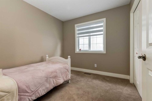 72 Wentworth Crescent Sw, Calgary, AB - Indoor Photo Showing Bedroom