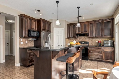 72 Wentworth Crescent Sw, Calgary, AB - Indoor Photo Showing Kitchen With Upgraded Kitchen