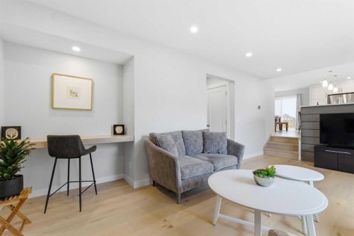 832 Edgemont Road Nw, Calgary, AB - Indoor Photo Showing Living Room