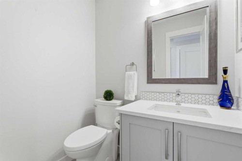 832 Edgemont Road Nw, Calgary, AB - Indoor Photo Showing Bathroom