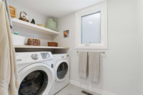 832 Edgemont Road Nw, Calgary, AB - Indoor Photo Showing Laundry Room