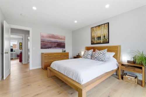 832 Edgemont Road Nw, Calgary, AB - Indoor Photo Showing Bedroom