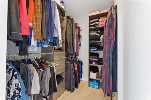 832 Edgemont Road Nw, Calgary, AB - Indoor With Storage