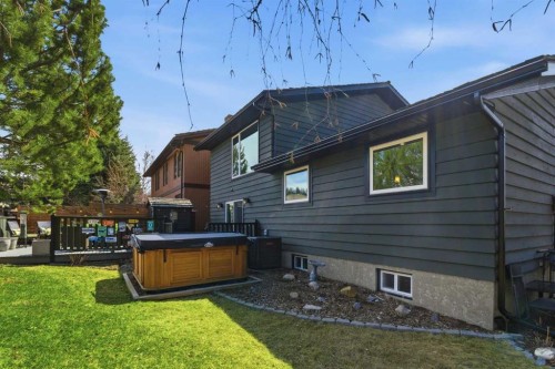 832 Edgemont Road Nw, Calgary, AB - Outdoor With Exterior