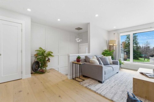 832 Edgemont Road Nw, Calgary, AB - Indoor Photo Showing Living Room