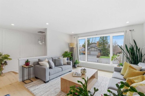 832 Edgemont Road Nw, Calgary, AB - Indoor Photo Showing Living Room