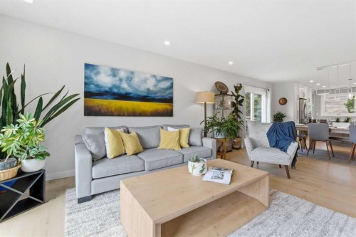 832 Edgemont Road Nw, Calgary, AB - Indoor Photo Showing Living Room