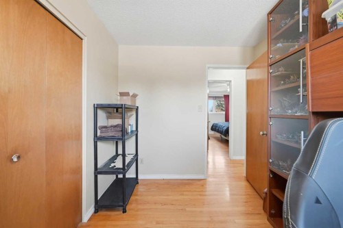 1012 Riddell Place Se, Calgary, AB - Indoor Photo Showing Other Room