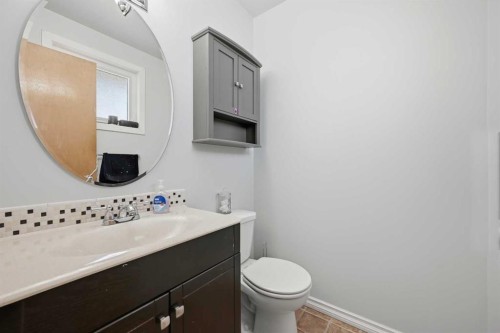 1012 Riddell Place Se, Calgary, AB - Indoor Photo Showing Bathroom